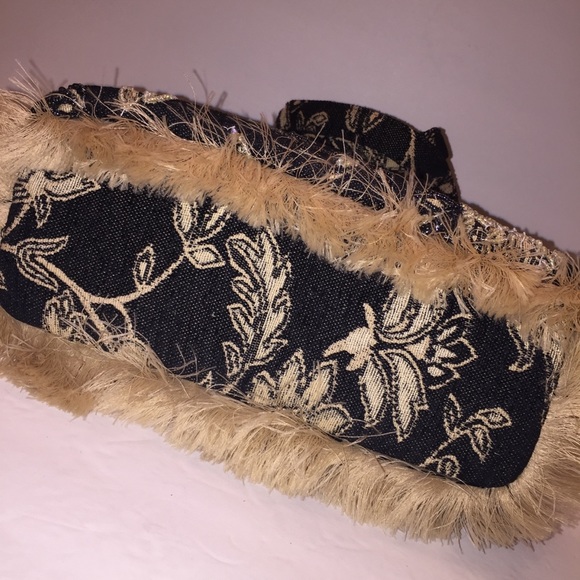 Black & Tan Tapestry Double handle Handbag - Picture 5 of 8